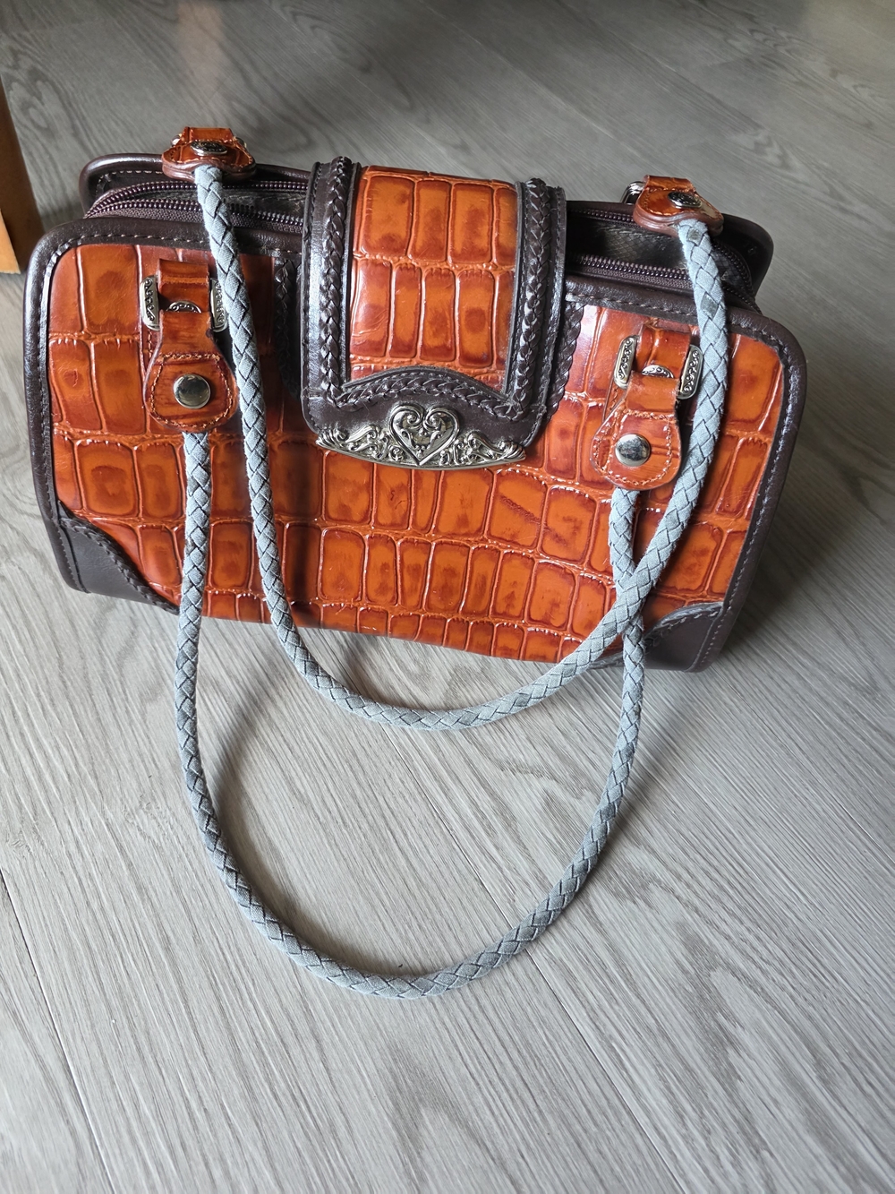 "Bolso M.C. vintage style with multiple compartments and heart detail" - Picture 5 of 10